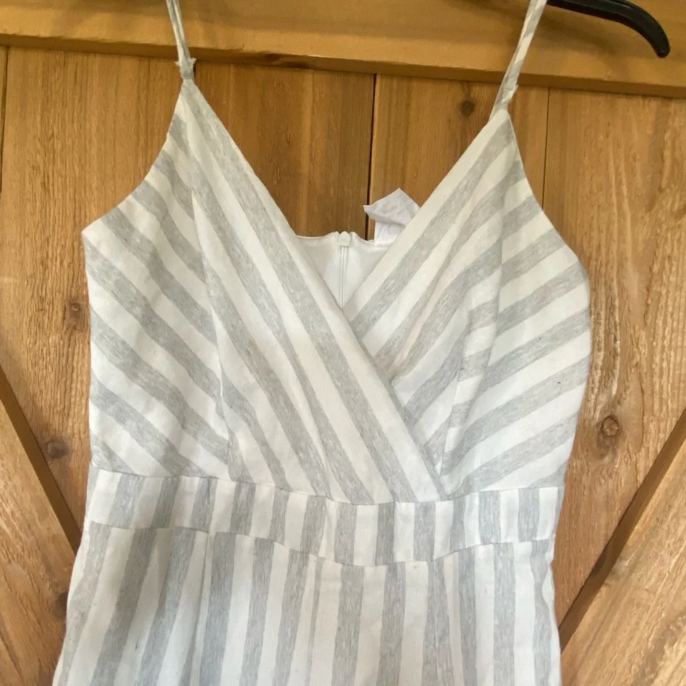 Sadie and Sage Grey and White Straps Elegant Jumpsuit Wide Legs Trending Now S - Picture 4 of 10